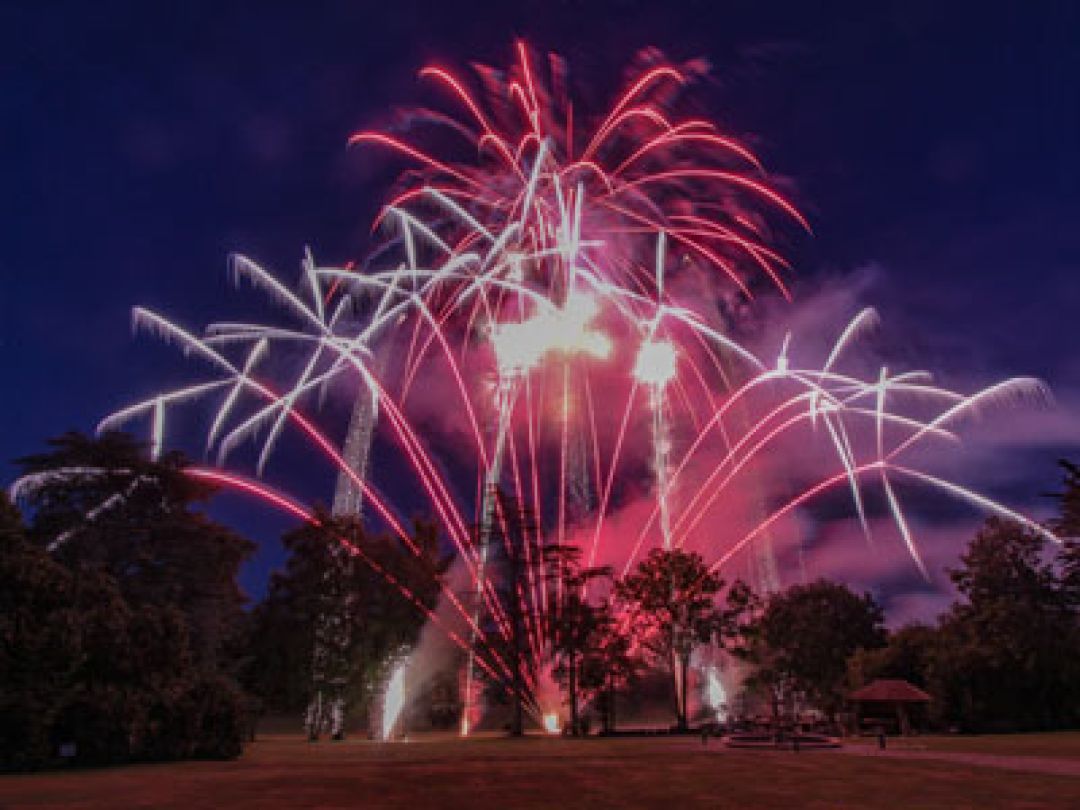 Traditional Style Displays from Sonic Fireworks